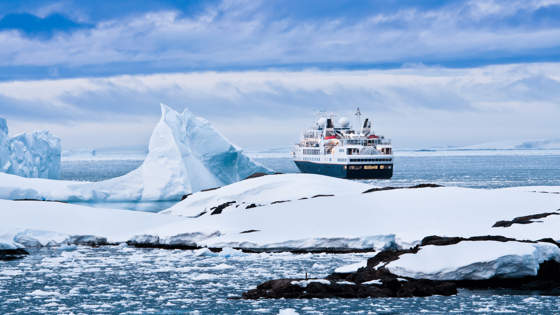 arctic_cruise_tourism-min.png